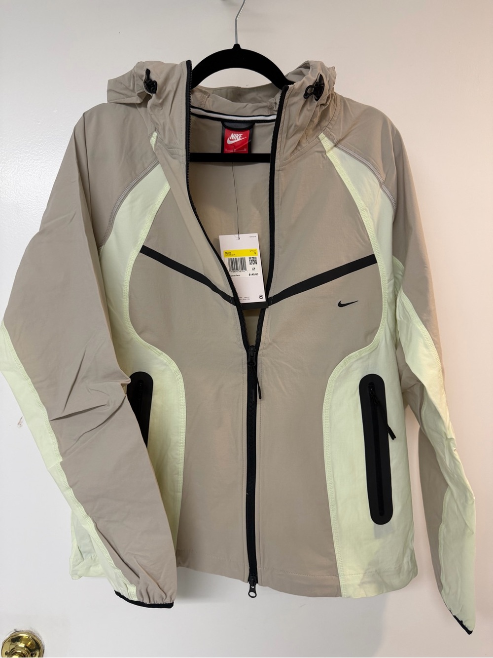 Nike Men’s Beige and Pale Yellow Hooded Windbreaker Jacket